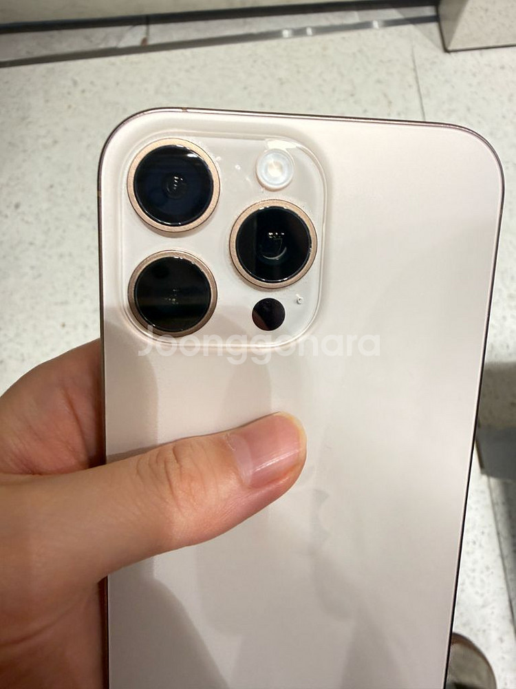 아이폰16프로맥스 512기가 골드 배터리효율 92프로 팝니다.--6