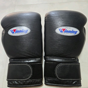위닝 복싱글러브 16온스(oz) 검정색 팝니다