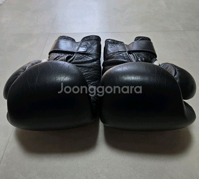 위닝 복싱글러브 16온스(oz) 검정색 팝니다--1