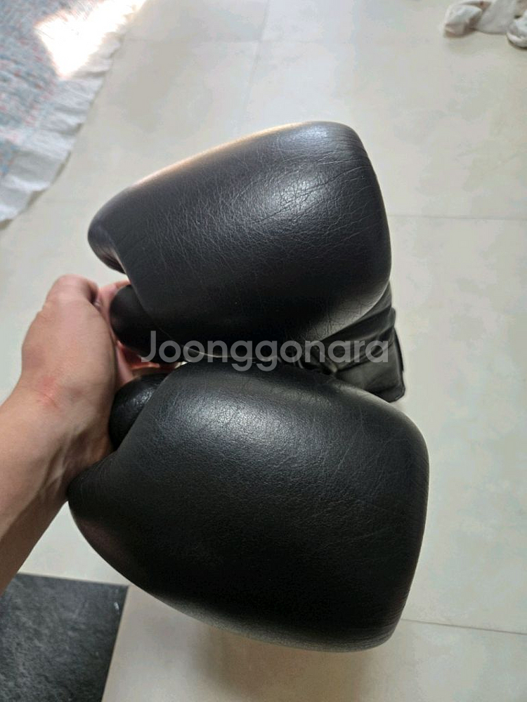 위닝 복싱글러브 16온스(oz) 검정색 팝니다--3