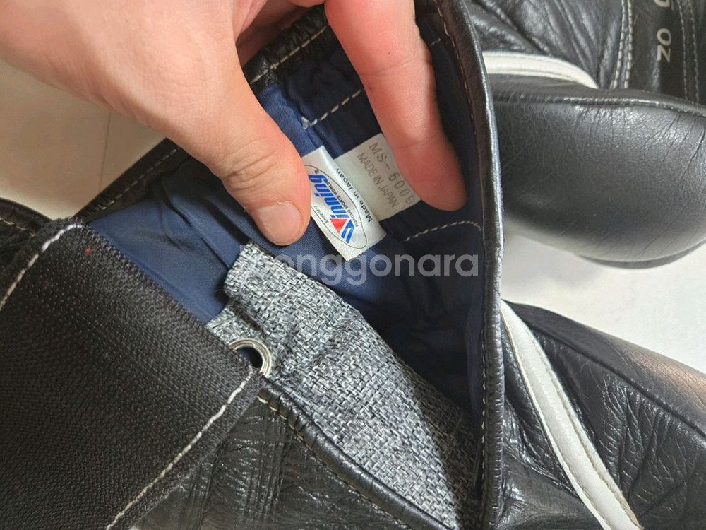 위닝 복싱글러브 16온스(oz) 검정색 팝니다--4