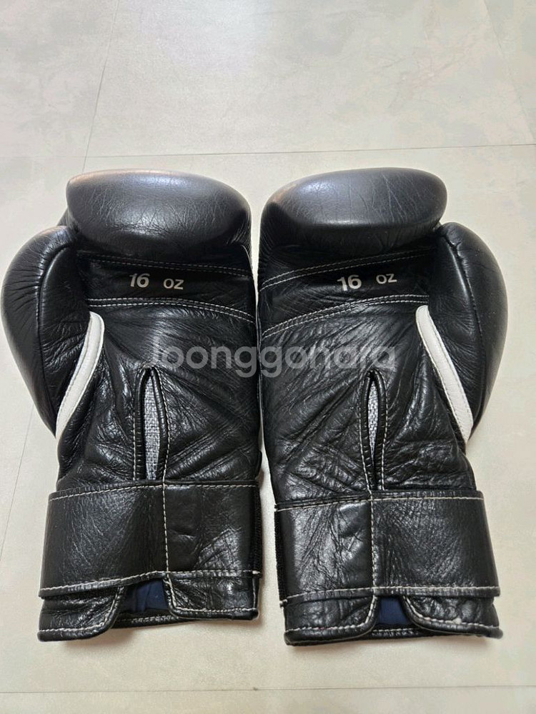 위닝 복싱글러브 16온스(oz) 검정색 팝니다--2