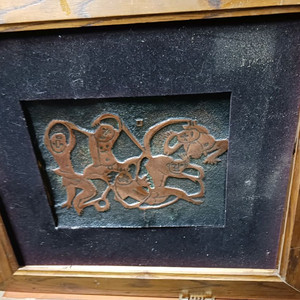 이중섭풍의 동 조각 액자 51*46크기