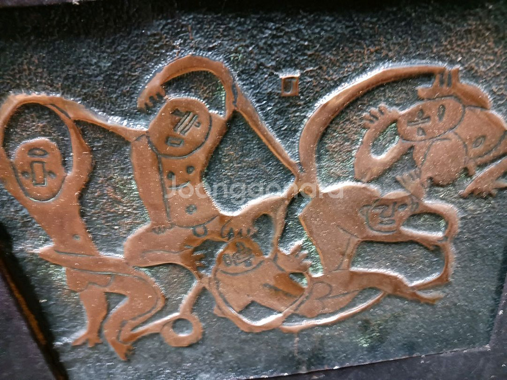 이중섭풍의 동 조각 액자 51*46크기--1