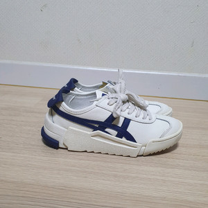 오니츠카타이거 D-트레이너 스니커즈 230