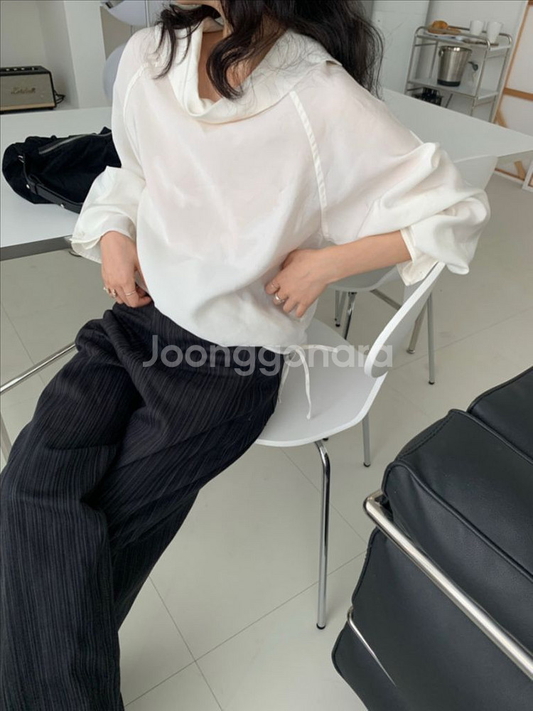 <새상품> 하이넥 블라우스 5color--2