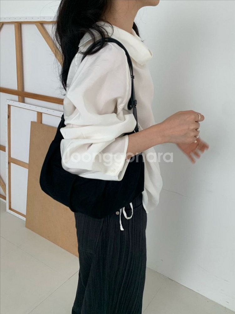 <새상품> 하이넥 블라우스 5color--4