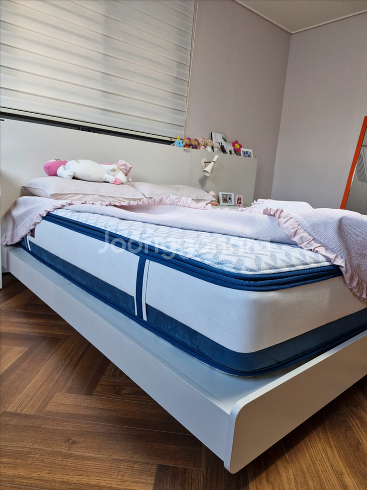 한샘 침대(매트리스 포함) + 협탁 세트--2