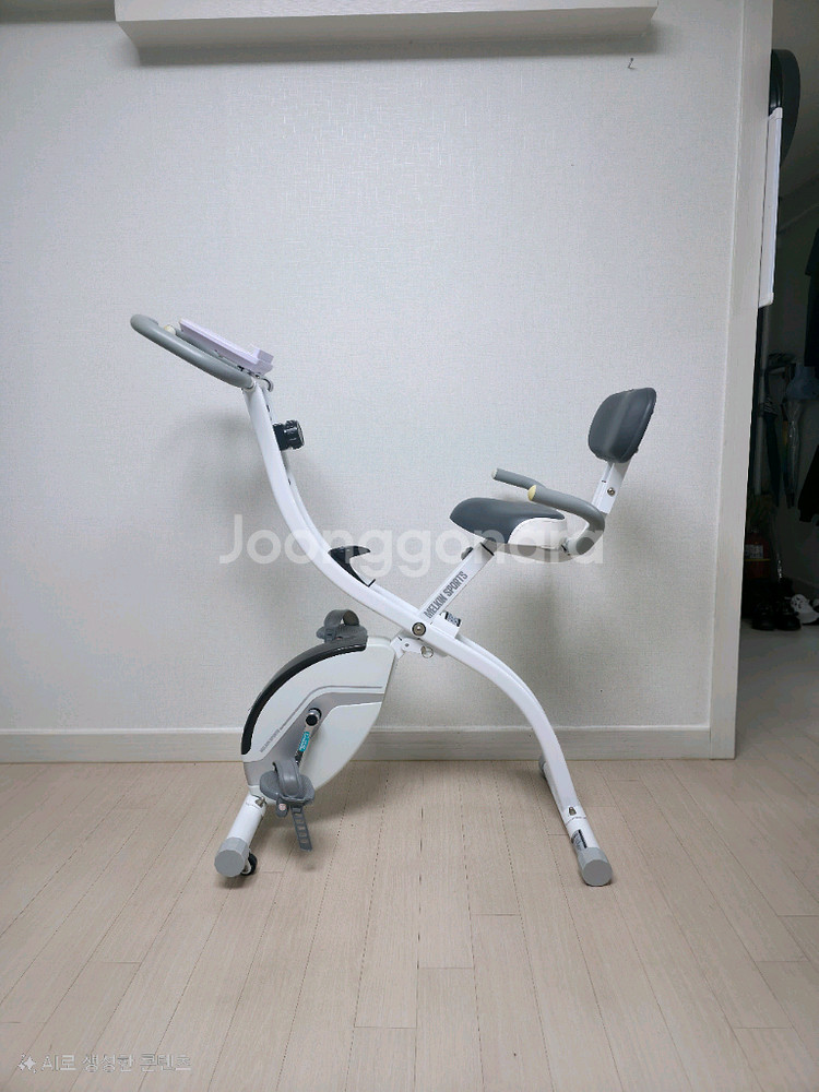 실내 자전거 운동기구 새것급 / 접이식 / LCD / 바퀴 O--1