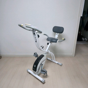실내 자전거 운동기구 새것급 / 접이식 / LCD / 바퀴 O