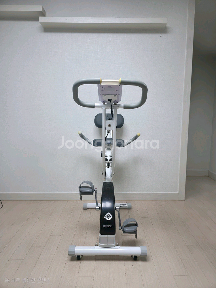 실내 자전거 운동기구 새것급 / 접이식 / LCD / 바퀴 O--6