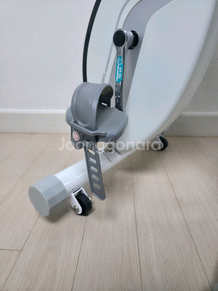 실내 자전거 운동기구 새것급 / 접이식 / LCD / 바퀴 O--5