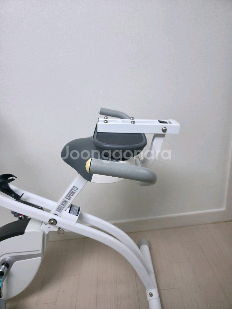 실내 자전거 운동기구 새것급 / 접이식 / LCD / 바퀴 O--3