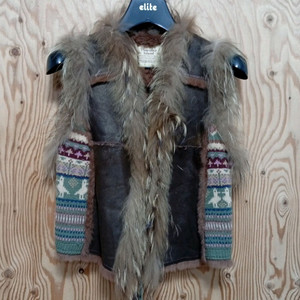 써스데이아일랜드 빈티지 토끼털 베스트