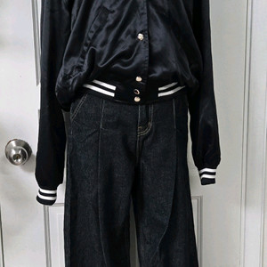 프레클 새틴 바시티자켓