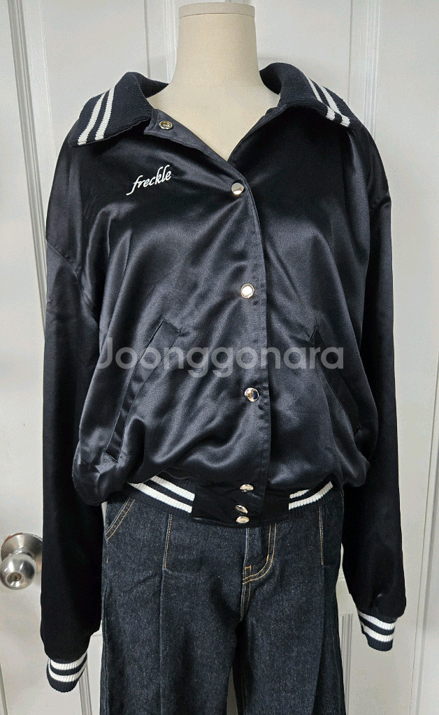 프레클 새틴 바시티자켓--1