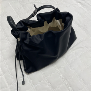 오스트카카 필로우 나일론백