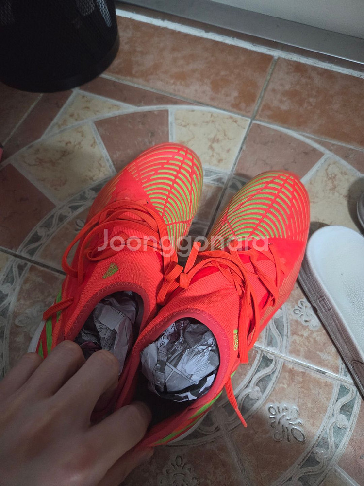 아디다스 프레데터 풋살화 260mm팝니다--2