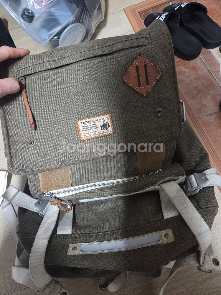 수납공간 넓은 가방 팝니다--0