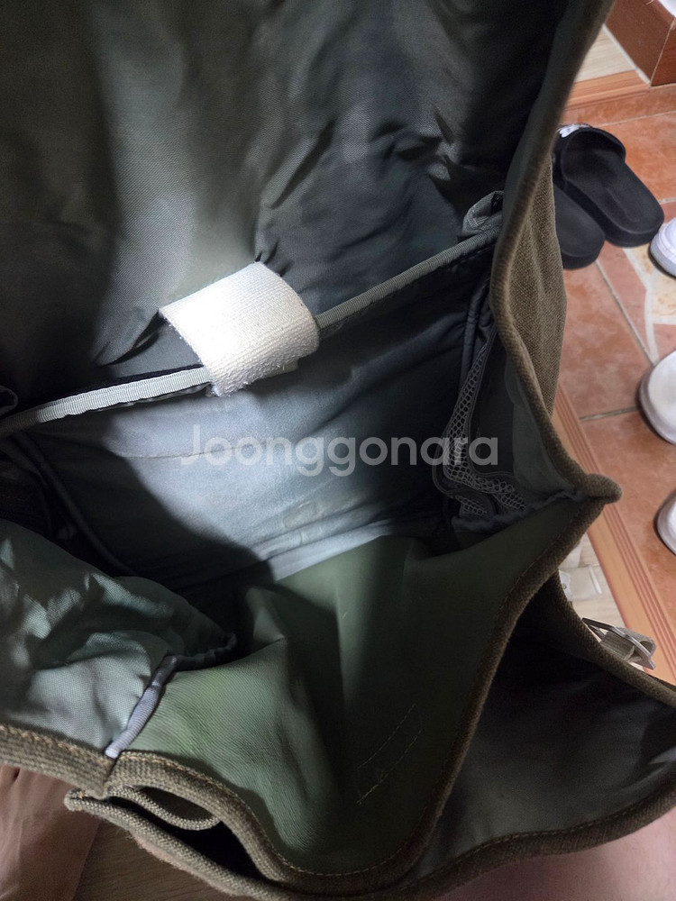 수납공간 넓은 가방 팝니다--1