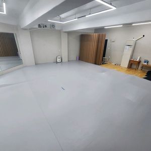 댄스플로어 18평