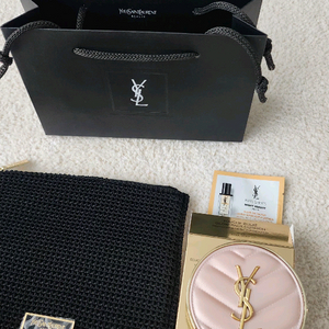 입생로랑 뚜쉬 에끌라 핑크쿠션 새것 택포