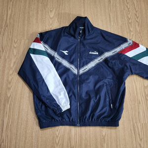 디아도라 바람막이