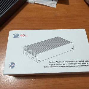 Colorii USB4 NVMe M.2 SSD 외장 케이스