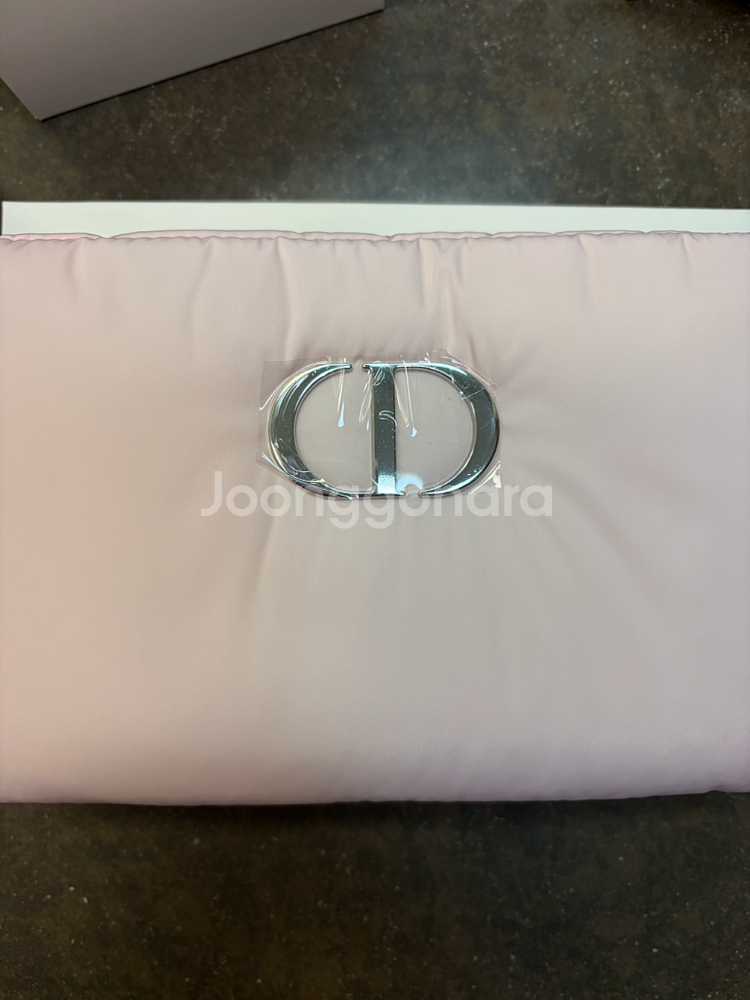 디올 CD 뷰티 패딩 파우치--1