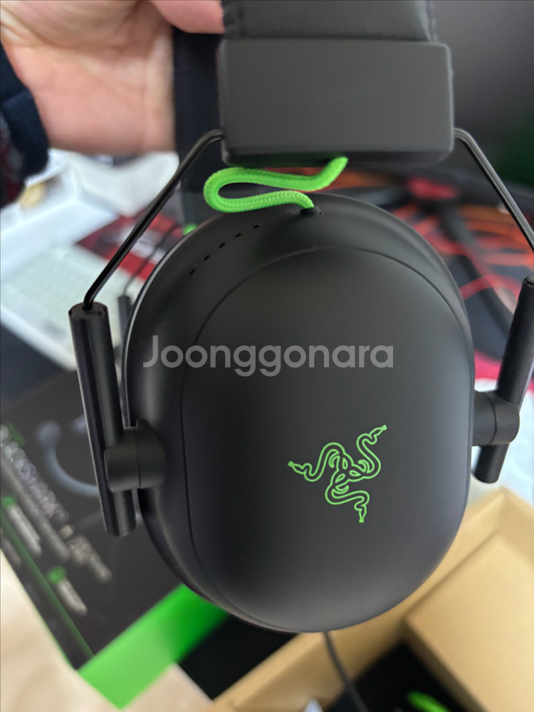 레이저 블랙샤크 V2+ 게이밍 헤드셋--1