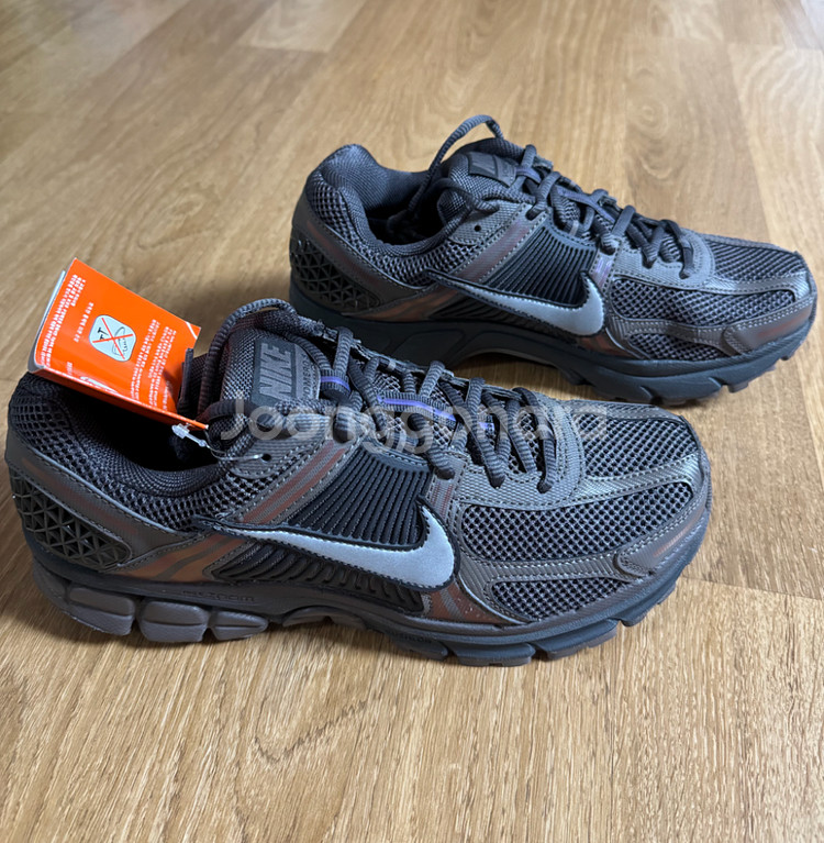 [265] 나이키 줌 보메로5 케이브스톤 운동화--4