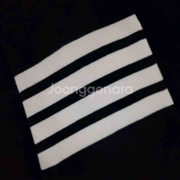 톰브라운 밀라노스티치 금장 니트 2사이즈--2