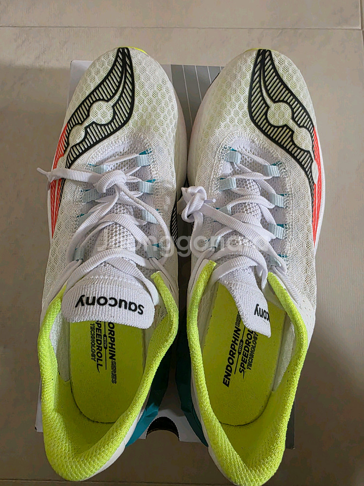 써코니 엔돌핀 PRO4 러닝화(엔돌핀 프로4)--1