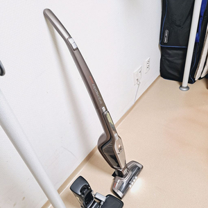 정상작동 일렉트로룩스 무선청소기 배터리빵빵함 브론즈 2in1 스틱+핸디형