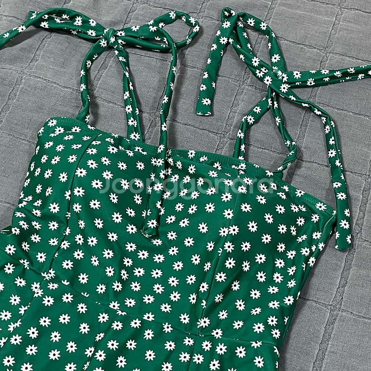 그린 꽃무늬 미니 캡내장 원피스 수영복--1