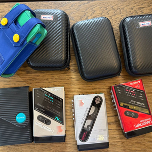 Sony WM-101, WM-103 등 여러개 기계식 카세트 워크맨 판매 합니다.