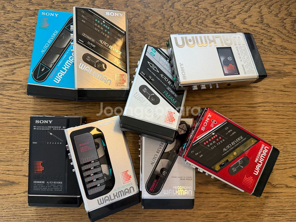 Sony WM-101, WM-103 등 여러개 기계식 카세트 워크맨 판매 합니다.--1