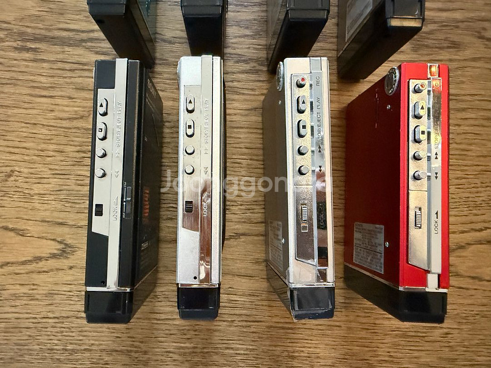 Sony WM-101, WM-103 등 여러개 기계식 카세트 워크맨 판매 합니다.--5