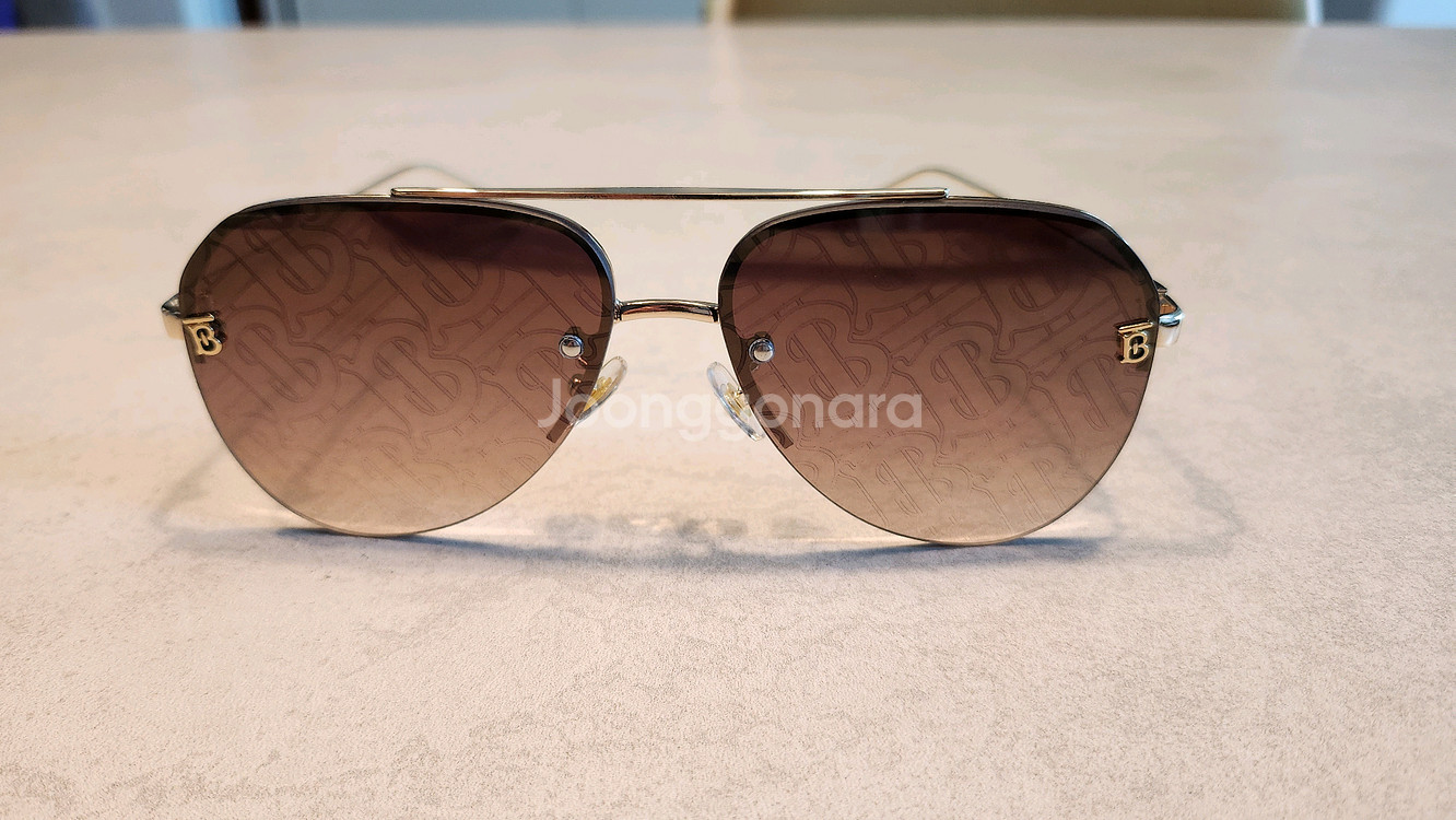 버버리 선글라스--1