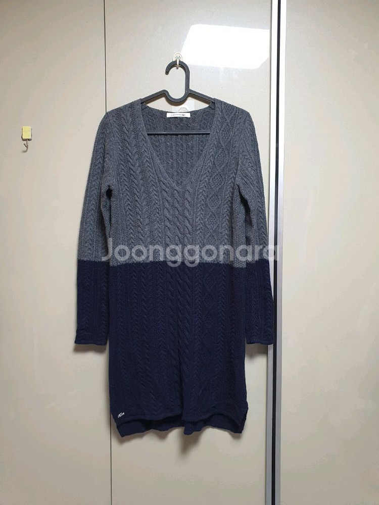 라코스테 브이넥 니트 원피스(호칭34,90)/2.5만원--0