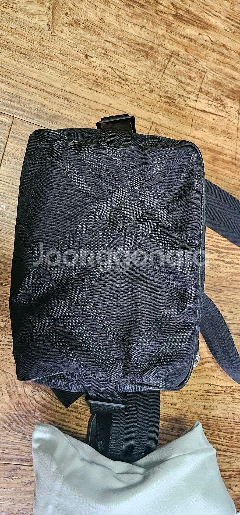 버버리 벨트백--1