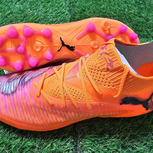 [타임세일]푸마 퓨처8 얼티메이트 MG Hot Persuit팩