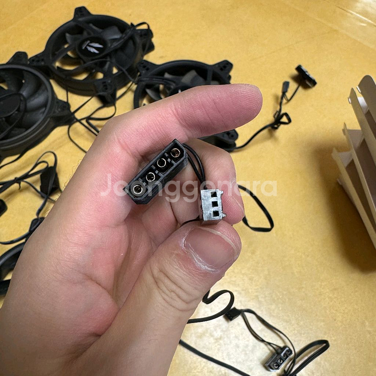 3RSYS LX FAN RGB 120mm 쿨링팬 6개 판매합니다.--1