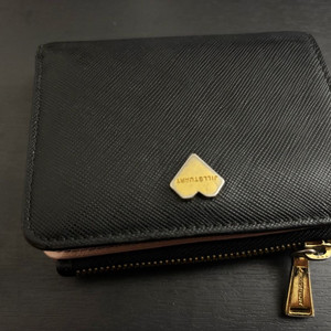 질스튜어트 지갑 하트