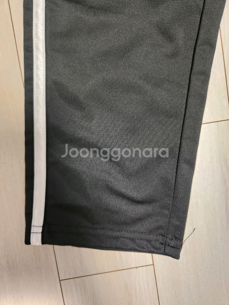 아디다스 레귤러핏 기모 트레이닝 트랙 팬츠(새상품급)아디다스 로고하고 삼선부분은 빛반사 재질이라 야간에 좋아요^^아--2