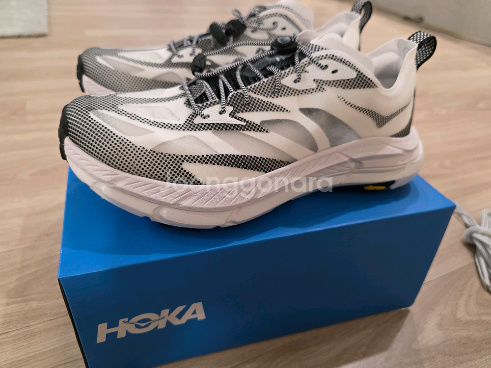 호카 마파테 스피드4 화이트260 새상품 판매합니다--0
