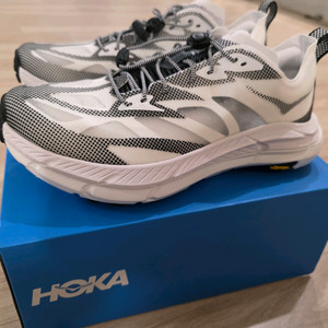 호카 마파테 스피드4 화이트260 새상품 판매합니다