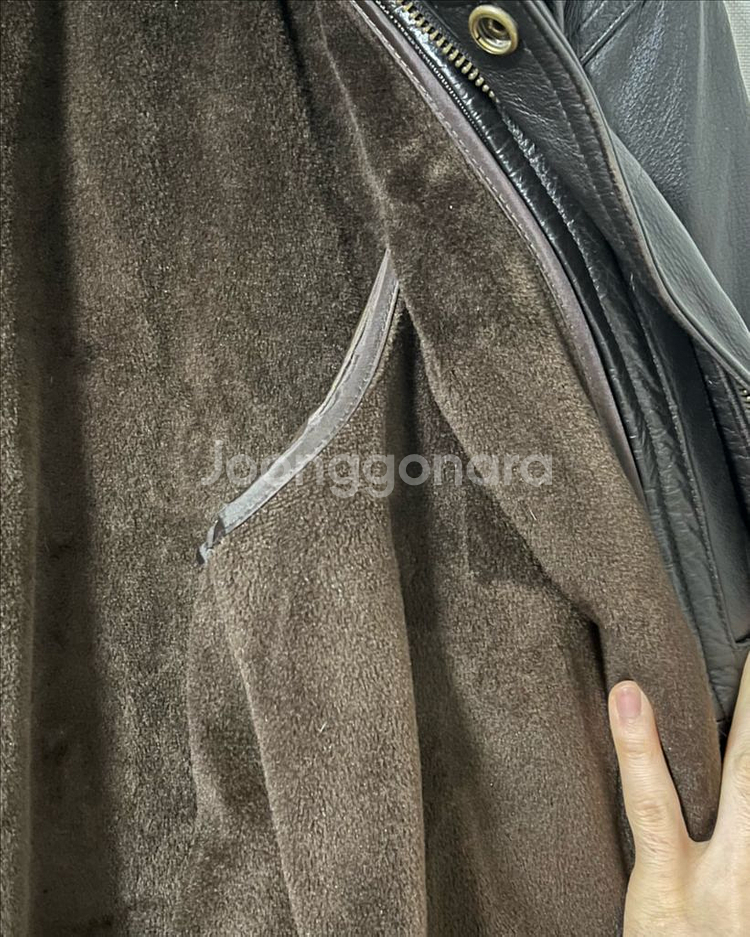 대동모피 소가죽 봄버 자켓--8