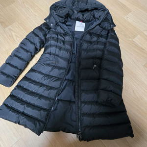 몽클레어 샤르팔 CHARPAL 12A 블랙 여아 패딩 판매합니다.