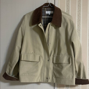 올리브데올리브 카라 배색 점퍼